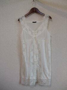 Regardcaressant white race no sleeve tunic (USED)62013