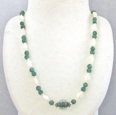 ★Handgefertigt★Einzigartig★Halskette aus grünem Aventurin und indischen Perlen, Halskette, Anhänger, Farbige Steine, Andere