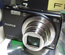 ■■■ FinePix F100　付属品付（520）■■■　_画像2