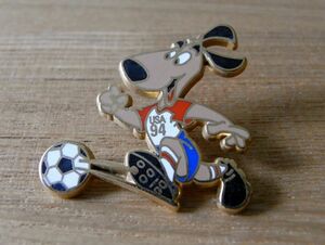  old pin badge : soccer USA.. Cara dog other pin z#C