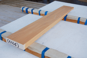 欅 ケヤキ（宮崎綾町産 1017×151×40新品 材木角材20年以上乾燥