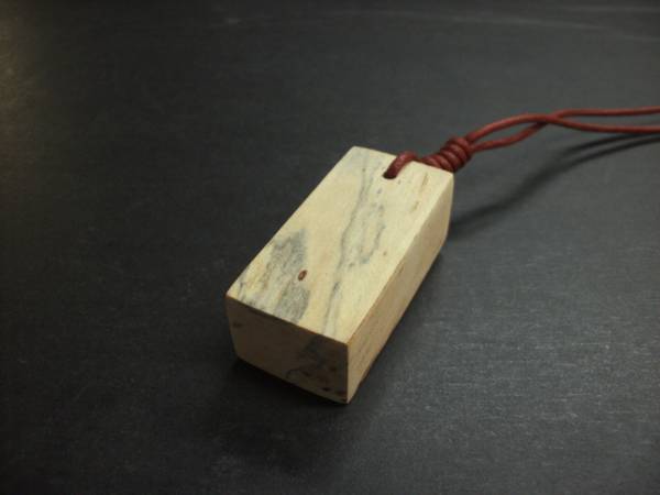 Colgante con acabado de poliuretano Spalted Tochigi:d, Hecho a mano, Accesorios (para mujeres), collar, colgante, gargantilla