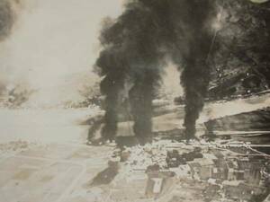 戦時写真資料★戦時写真 昭和１９年　対日空襲の野望を抱く　在支米軍の根據地遂川飛行場猛爆の実況　読売新聞社　焼付版