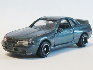 W1トミカミニカー日産スカイラインGT-R32ガンメタワイドタイヤ難