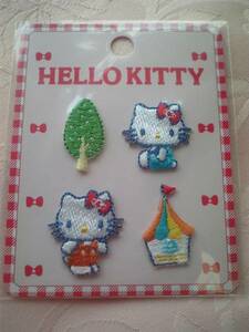 ★HELLO 　KITTY★　小さなキティー＆木