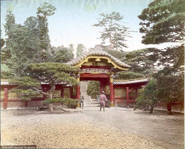 大判手彩色古写真　東京 増上寺文昭院霊廟仕切門・丁髷 明治期