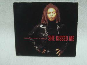 送料無料！盤面良好！SHE KISSED　ME/TERENCE TRENT D'ARBY'S