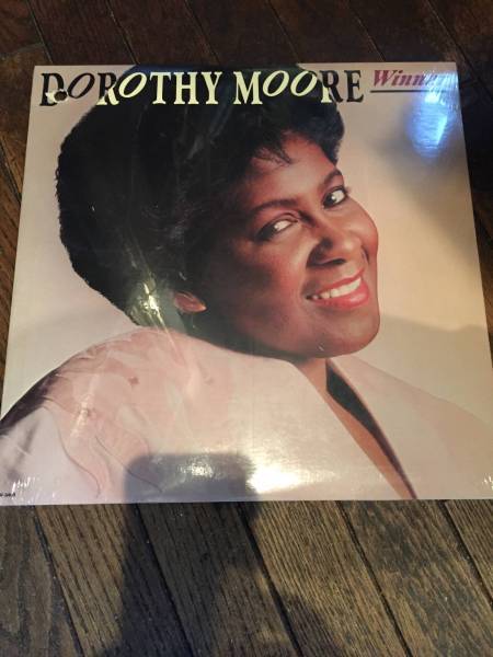 新品 DOROTHY MOORE / WINNER シールド 未開封 (宅急便送料込み)