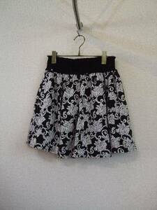 CLEFDESOL黒バラプリントフレアミニスカート（USED）90214