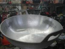 昭和に仕入れた、アルミ鋳物の煎り鍋３３ｃｍ_画像3