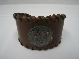 where aboutsu Eara bow tsu Conti . leather bangle Brown 