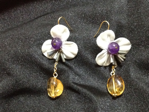 * leather × beads flower earrings * white × purple * solid .* natural stone . swaying *