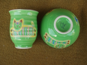 Art hand Auction Handbemalt für Kinder, hergestellt im Arita/Hasami Kosen-Ofen, Handgefertigte Teeschale + Teetasse. Grüne Katze, Geschirr, Japanisches Geschirr, Reisschüssel