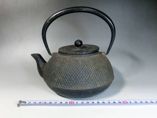 未使用品、供箱付　南部池永造　もみじ文様南部鉄瓶　南部鉄器　売約済み 池永鉄工 ◎ 南部鉄瓶 菊花 （きっか） 南部鉄器 日本製 菊柄 IH