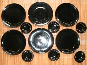 0.'芦あしの葉 '茶淵金葉 の「天ぷら皿」と「天つゆ器」を6セットで ( 黒 直径24cm 中皿 傷や擦れあり)
