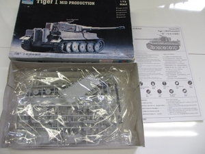 19 Tiger I MID PRODUCTION. tank plastic model 