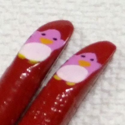 ★प्यारा♪★लकड़ी के कपड़े की चॉपस्टिक 15 सेमी वर्मिलियन पेंगुइन★हाथ से पेंट की गई मैकी लैकर्ड मुफ़्त शिपिंग, जापानी टेबलवेयर, चीनी काँटा, बच्चों के लिए