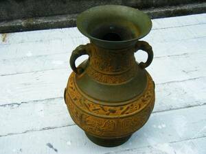 M2178 銅器花瓶 達磨型三段 地紋 古青銅色 銘有 春山? 双耳 美術