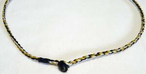 Оставить ожерелье Свисанное струнное восковое покрытие черное x желтый 49 см.