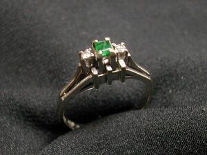 # beautiful goods :K14WG ring emerald. both side . diamond 12.5 number rank Dn704